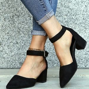 Black Pointed toe pump